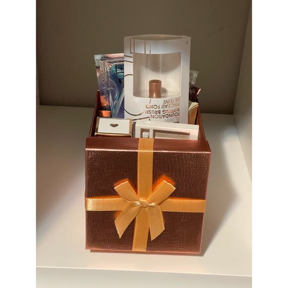 MYSTERY 10 Item Beauty Box NEW - Picture 5 of 9